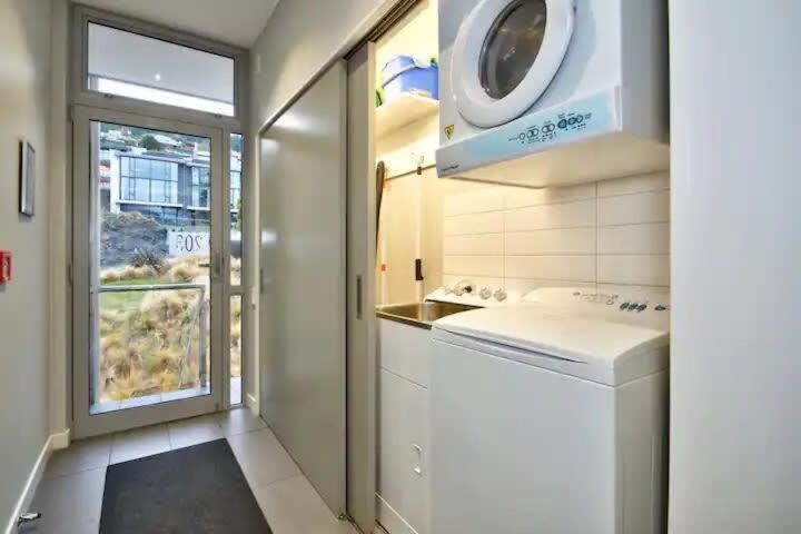 Luxury Lakeview 2 Bedroom Apartment Queenstown Exterior photo